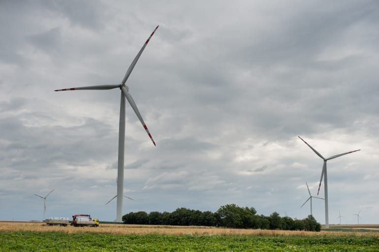 Czy duże farmy wiatrowe spowalniają wiatr