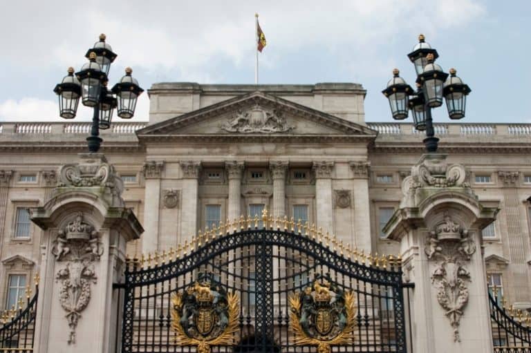 Panele fotowoltaiczne na Pałacu Buckingham