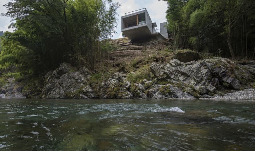 Villa in Amagawa, concrete holiday villa in Japan, Planet Creations, cantilevered house, green-roofed concrete villa