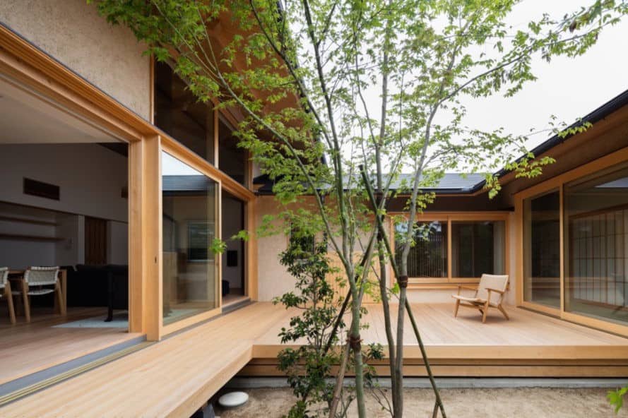 Hiiragi’s house by Takashi Okuno, Hiiragi’s House in Japan, Takashi Okuno architecture, courtyard house architecture, modern courtyard house, natural materials Japanese architecture, stack effect in an eco-friendly home