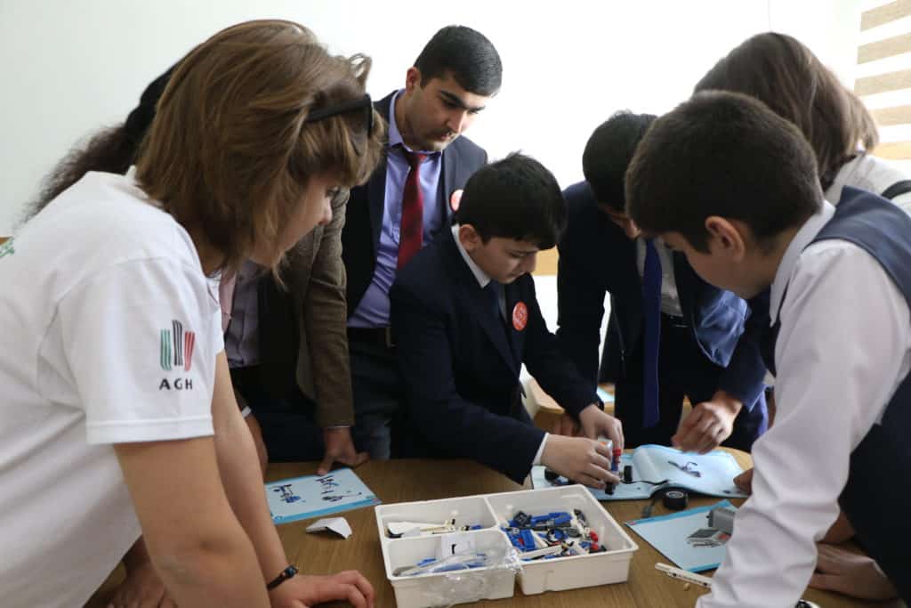 W ramach Projektu Tadżykistan studenci z AGH edukowali swoich tadżyckich rówieśników w zakresie energii odnawialnej fot. Magdalena Stawinski 2