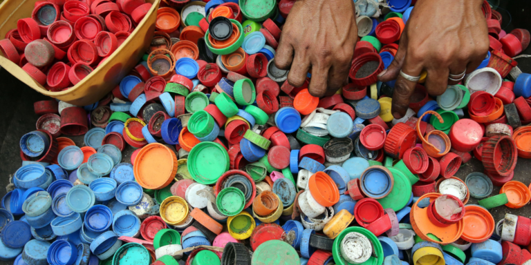 W indyjskiej ekoszkole za lekcje płaci się plastikiem