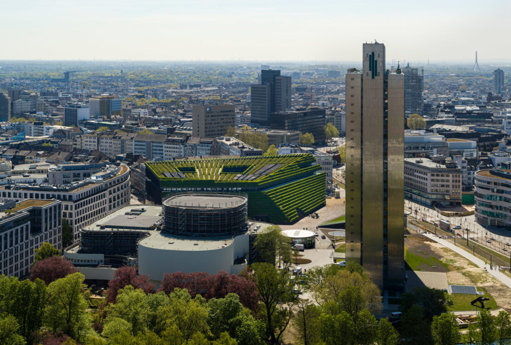 ingenhoven architects office block dusseldorf miles hedges europe largest green facade dezeen 2364 col 1 2048x1384 1