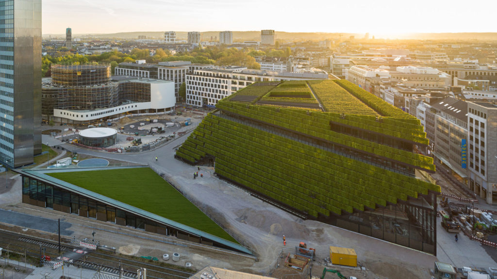 ingenhoven architects office block dusseldorf miles hedges europe largest green facade dezeen 2364 hero 6 2048x1152 2