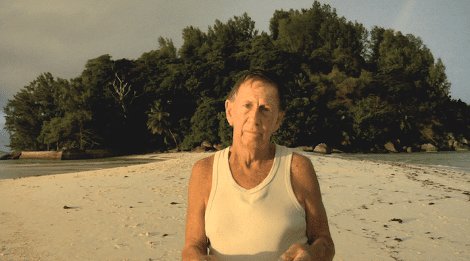 Brendon Grimshaw kupił Wyspę Moyenne na początku lat sześćdziesiątych. Posadził na niej 16 tys. drzew i przyciągnął na wyspę 2000 ptaków oraz 120 żółwi olbrzymich, dzięki czemu udało mu się stworzyć najmniejszy park narodowy na świecie. Zobacz fascynującą historię à la Robinson Crusoe, o której powstał piękny film dokumentalny. 