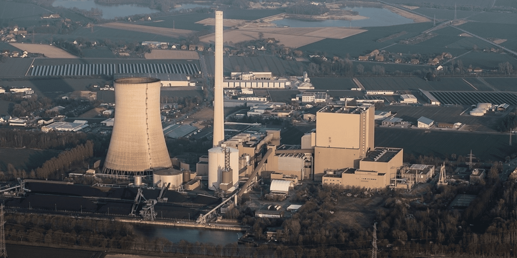 Niemcy włączają kolejną elektrownię węglową i boją się, co Putin zgotuje im na zimę