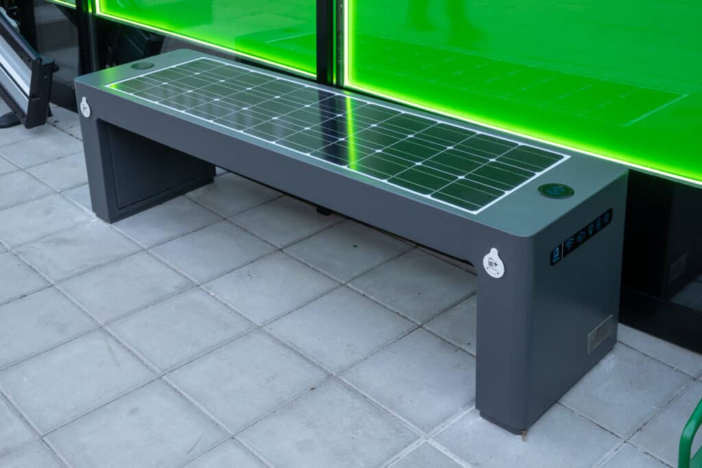Zabka Eko Smart lawka solarna