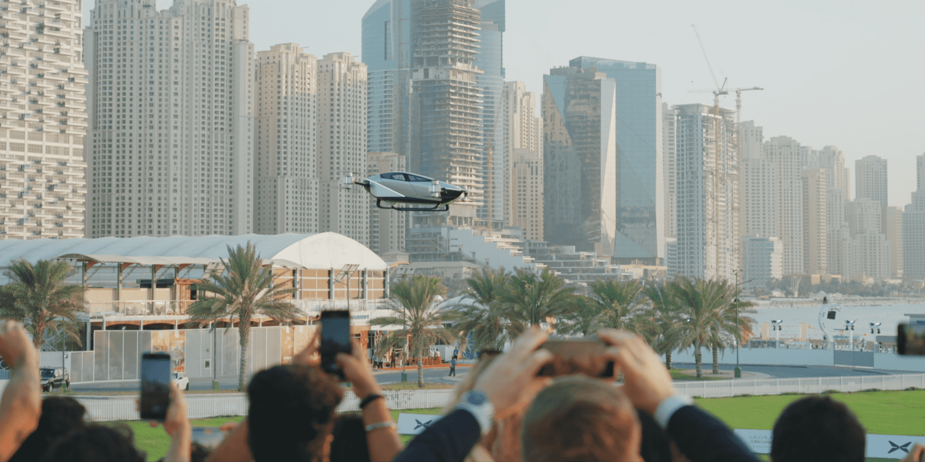 Chińskie latające auto zakończyło udany lot testowy w Dubaju [FILM]