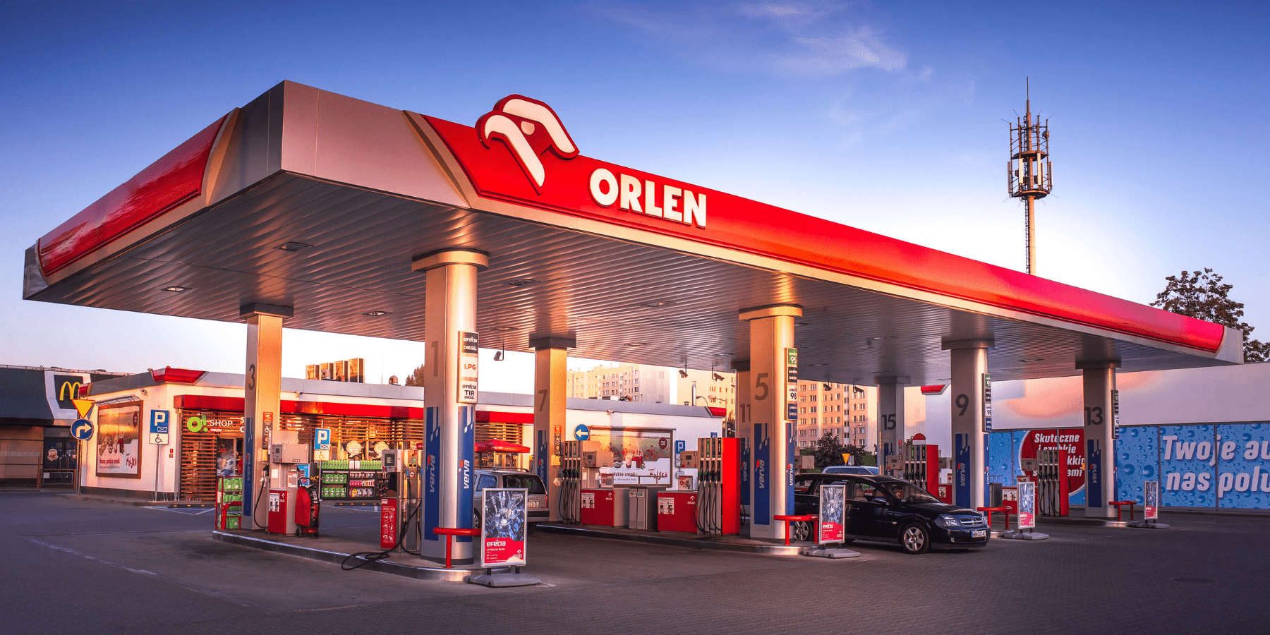 ORLEN zamontuje 30 instalacji fotowoltaicznych na dachach stacji paliw