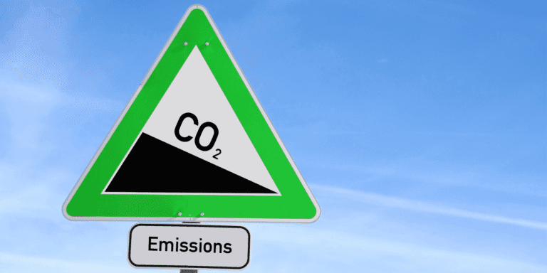 W listopadzie emisje CO2 w UE osiągnęły najniższy poziom od 30 lat. To przez kryzys energetyczny