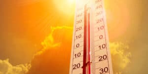 Zmiany klimatu uderzą najmłodszych. 50% dzieci z 2020 roku narażone na falę upałów